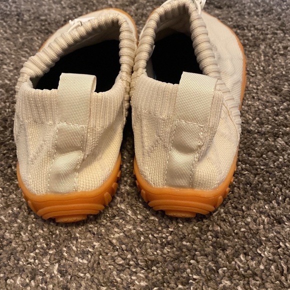 Off White Fabric Rubber Sole Water Shoes Super Comfortable Non-Slip NEW - Picture 4 of 6